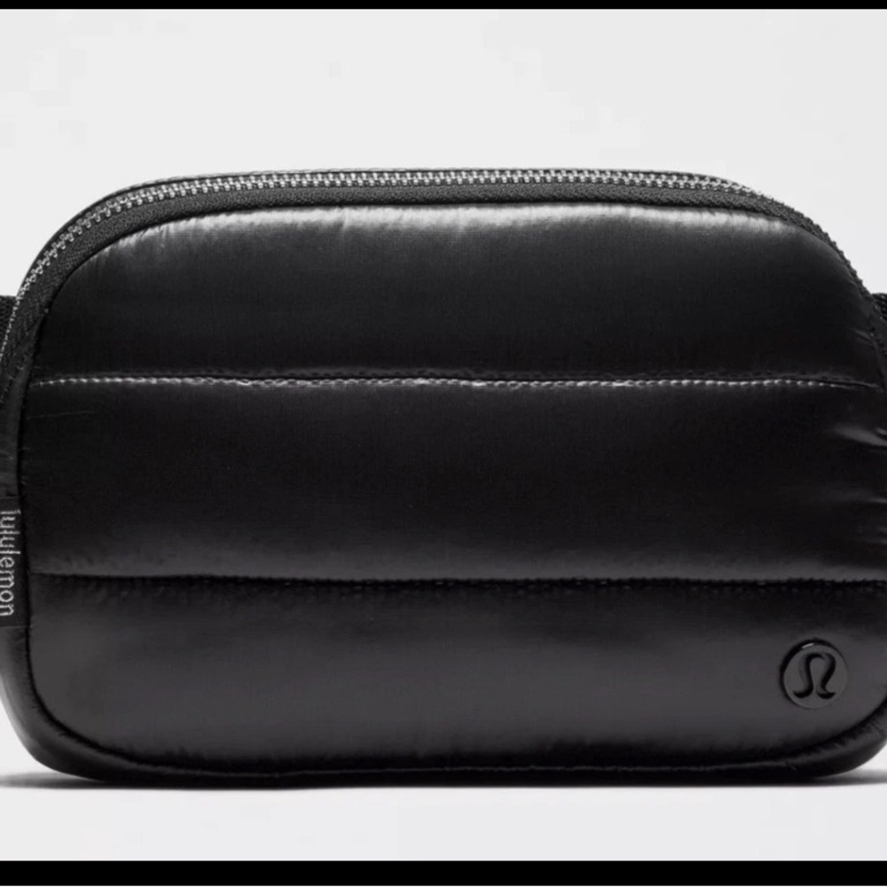 lululemon athletica Everywhere Belt Bag 1L
Wunder Puff Shine